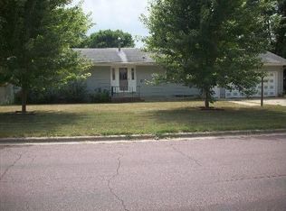 629 19th St, Windom, MN 56101