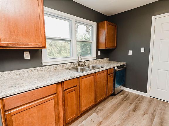 3rd image of 415 E Ellawood Ave