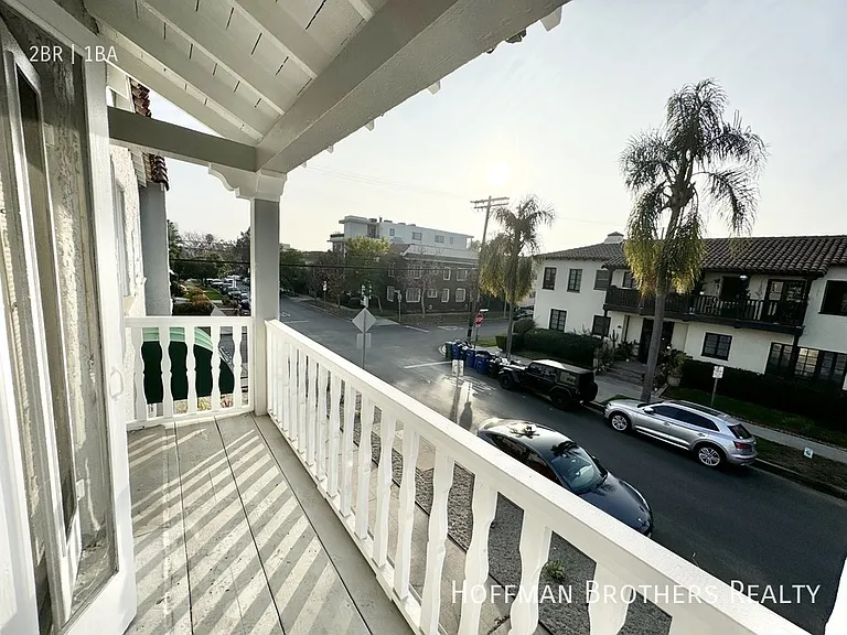 400 N Genesee Ave #6 — Photo 8