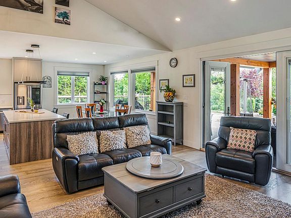 3rd image of 1248 Station Rd