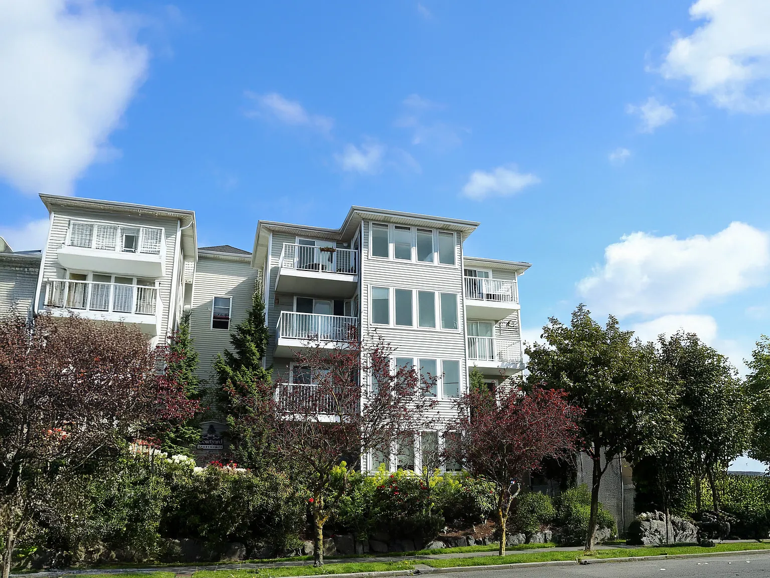 Courtyard Apartments — Photo 1