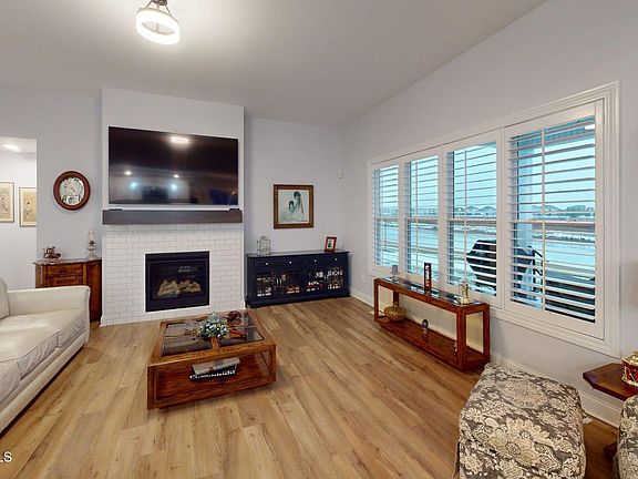 3rd image of 1184 Dublin Dr