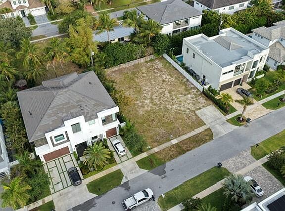 2nd image of 1001 NE 3rd Avenue
