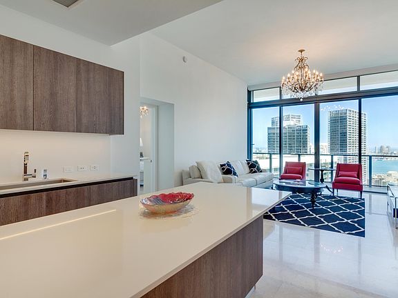 3rd image of 68 SE 6th St Unit 4007