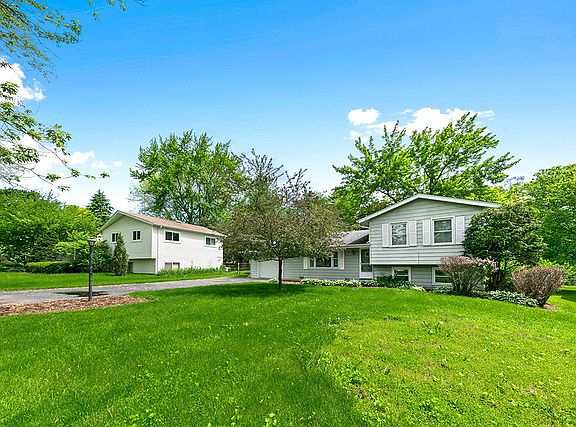 2nd image of 3S051 Sequoia Dr