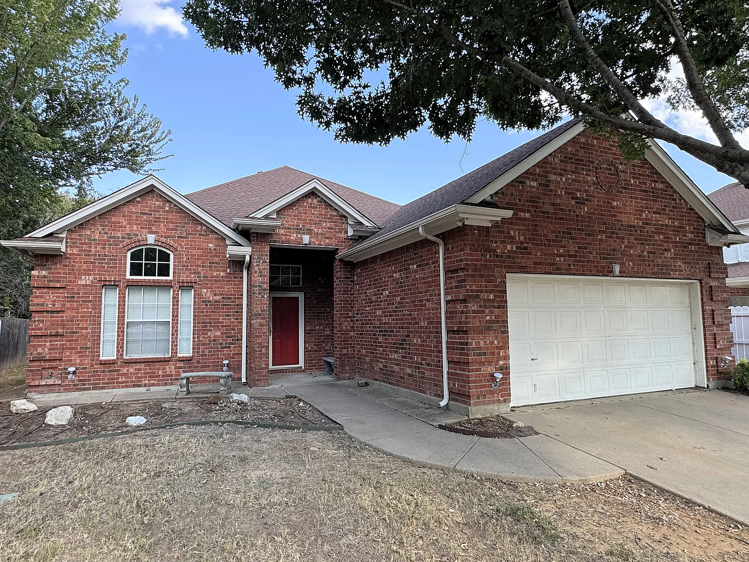 3 bed, 2109 sqft, $2,600 — Photo 2