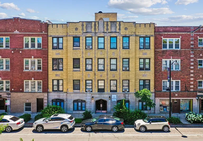 Evelyn Apartments — Photo 1
