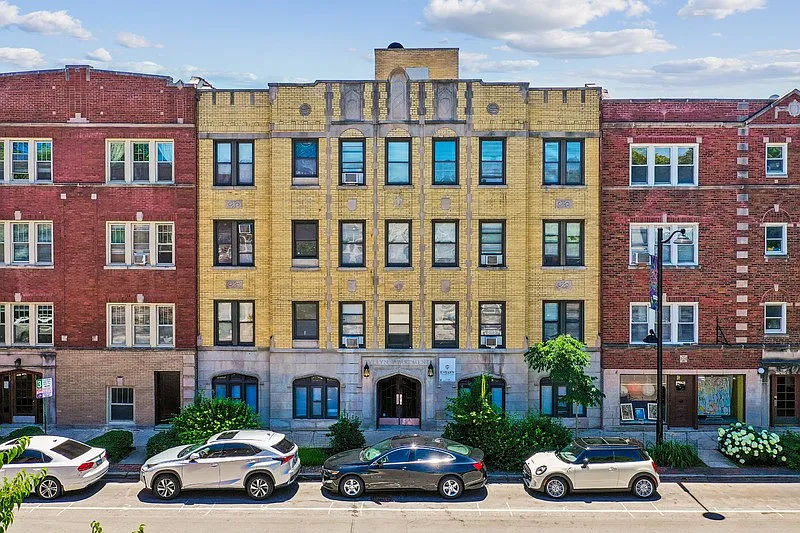Evelyn Apartments