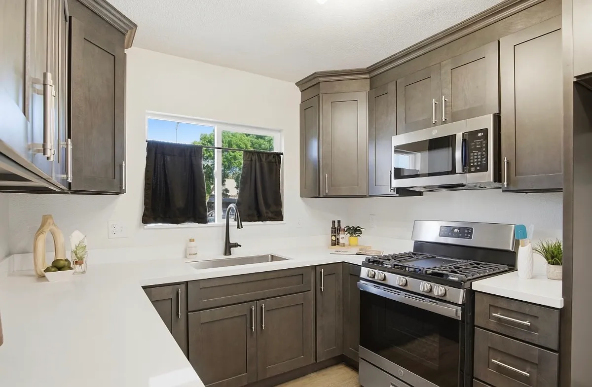 Kitchen - 1913 S California St