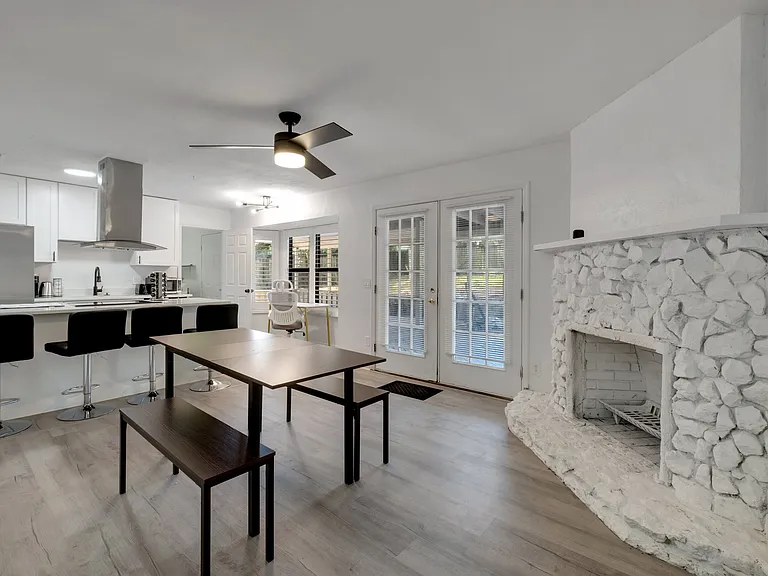 2416 Lanrell Dr — Photo 15