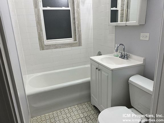 3rd image of 3710 N Sheffield Ave #3708-108