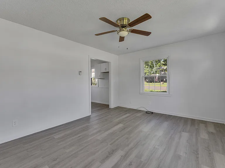 610 Elm St — Photo 12