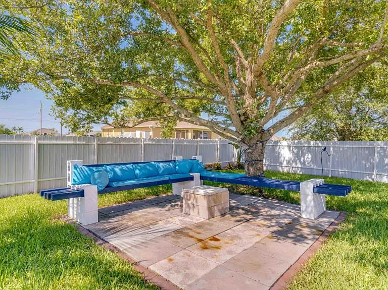 3322 NW 5th Ter — Photo 5