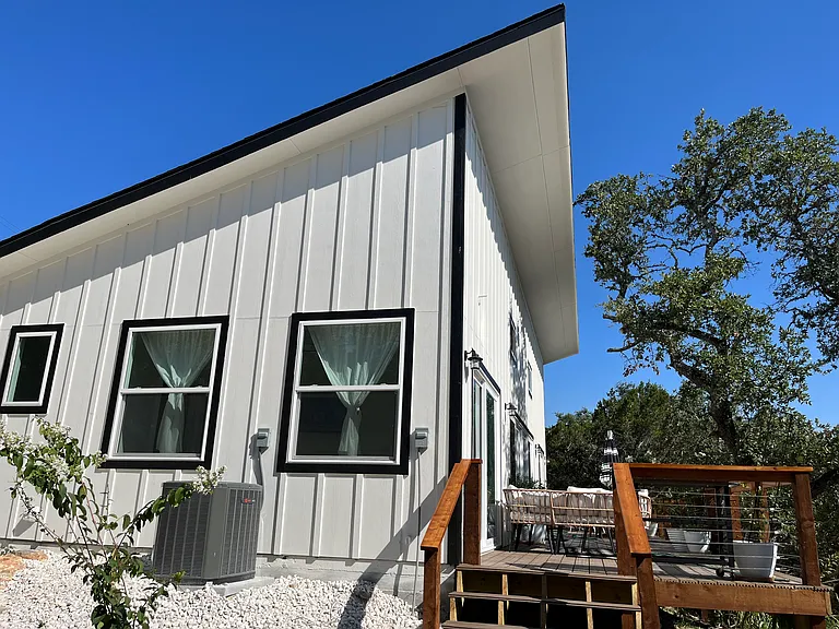 1840 Skyline Dr — Photo 3