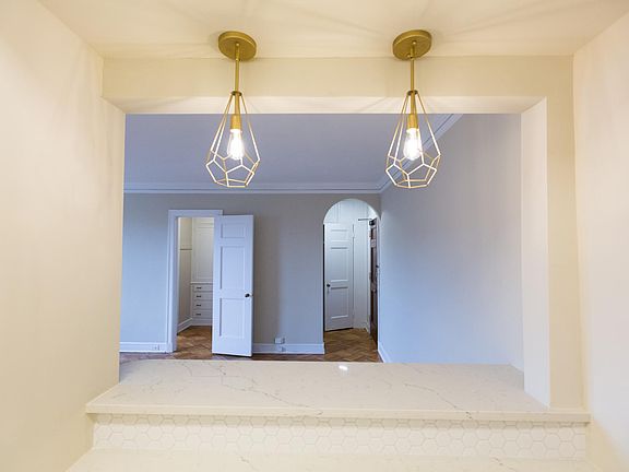 5th image of 2052 N Lincoln Park W APT 711