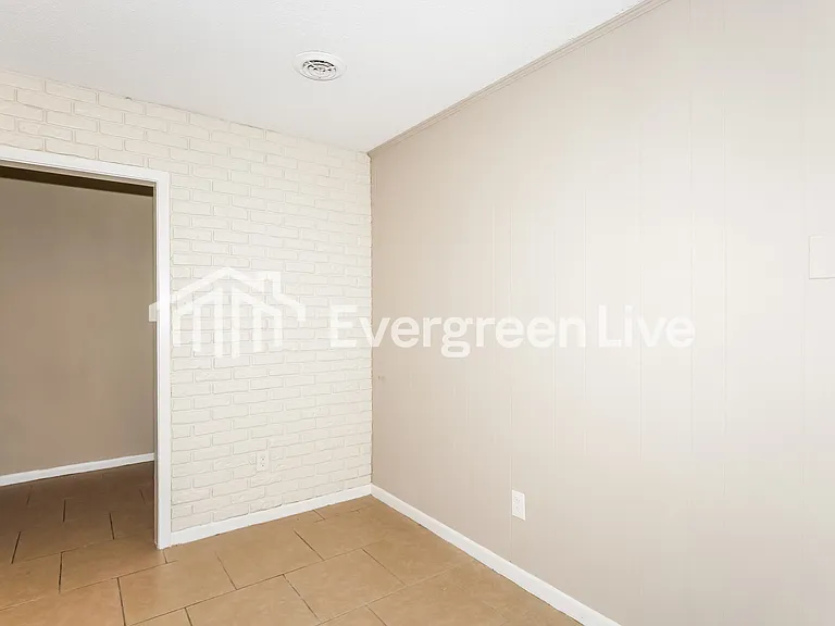 6356 Leamont Dr — Photo 7