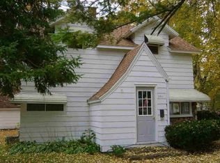 901 W Waupaca St, New London, WI 54961