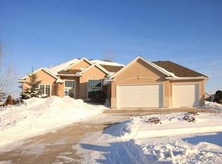 2015 Rose Creek Blvd S, Fargo, ND 58104