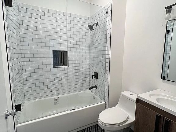 Primary Bath w/ tub and shower