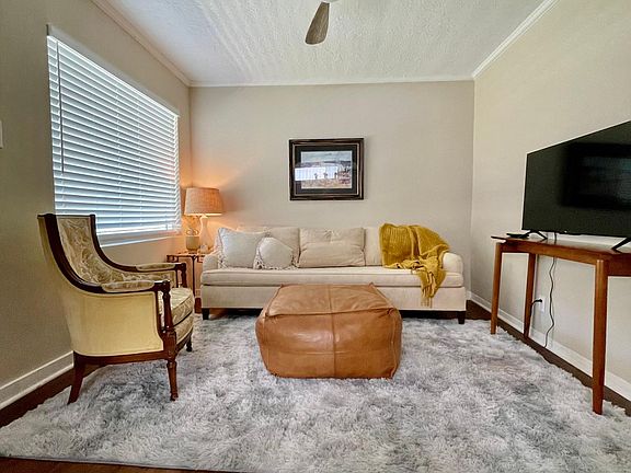 2nd image of 106 N Lea Ave Unit B