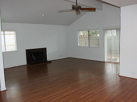3rd image of 11517 Riverview Dr