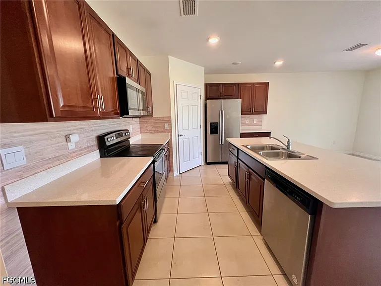 212 SW 25th Ave — Photo 8