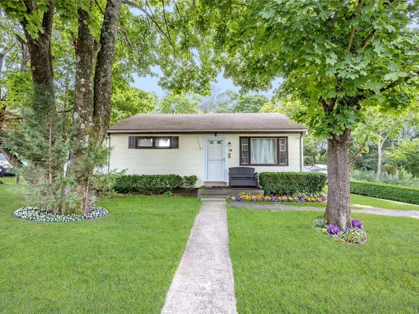 38 Woodville Road, Middle Island, NY 11953