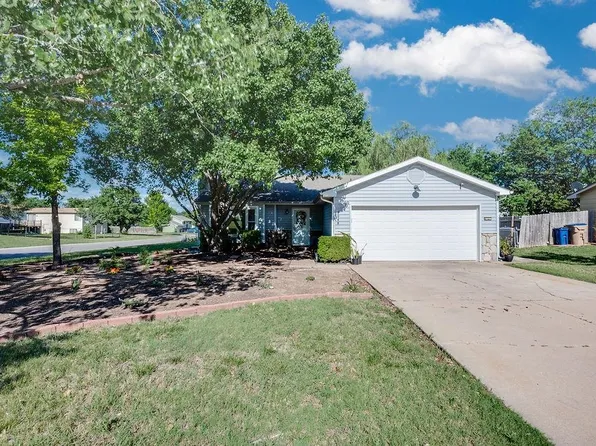 2048 N Forest Park St, Derby, KS 67037