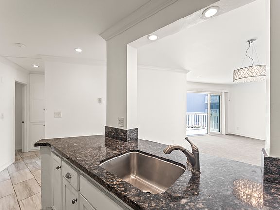 4th image of 650 The Vlg Unit 208