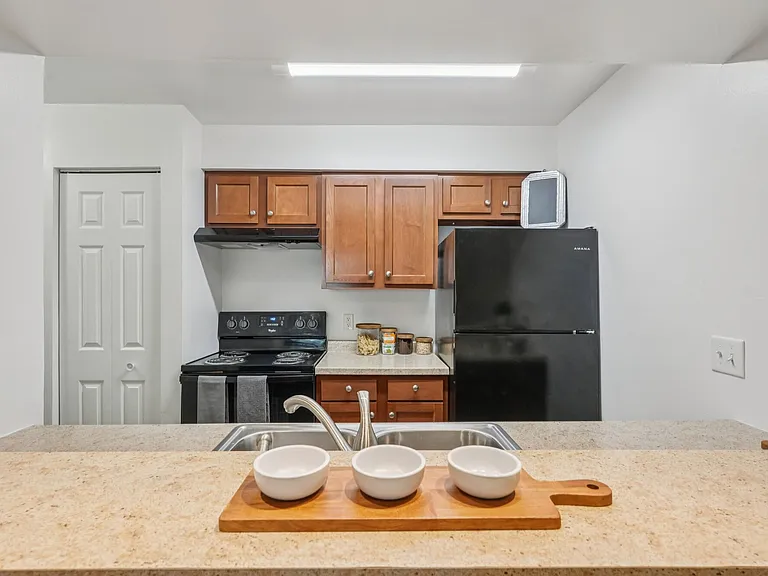 Pier 39 Apartments & Townhomes — Photo 47