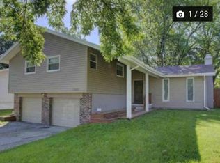 10235 Mockingbird Dr, Omaha, NE 68127