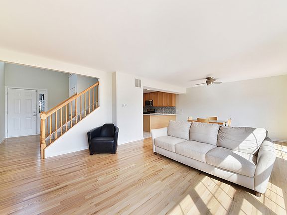 3rd image of 1013 E Wilson Ave