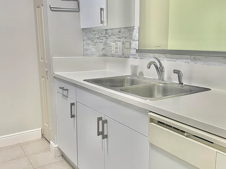 630 Sapodilla Ave #204 — Photo 5