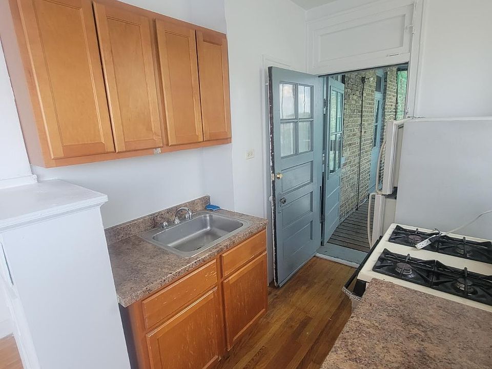 2nd image of 4766 W Cornelia Ave Unit 2