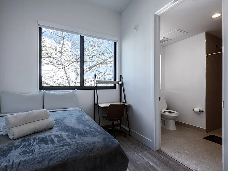Saffron Apartments — Photo 75