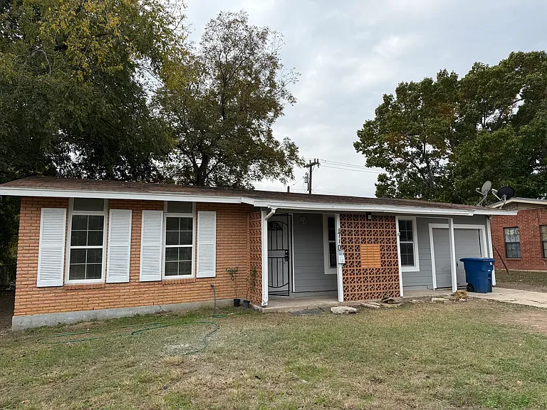 710 Prestwick Blvd — Photo 2