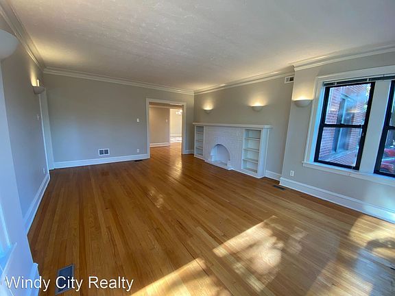 5th image of 6917 N Rockwell St