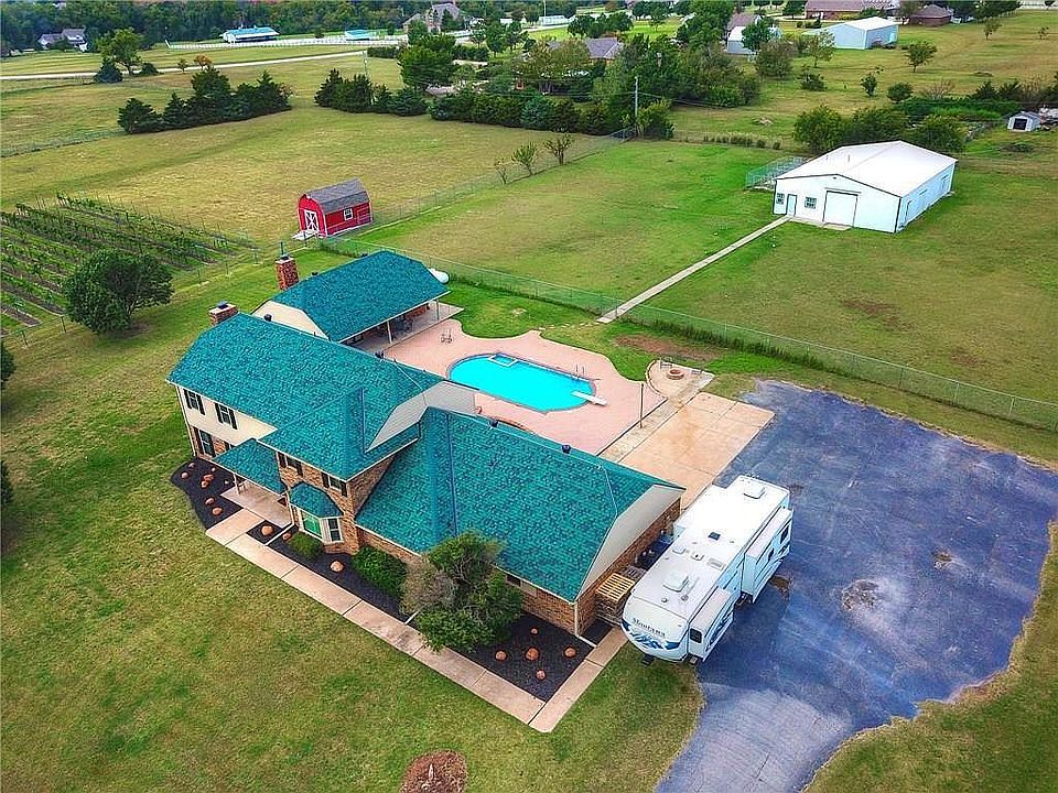 1st image of 15725 Greenwood Cir