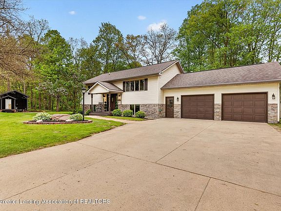3rd image of 6951 Lyons Rd