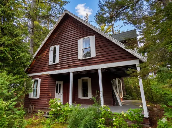 416 Lakeside Dr, Mackinaw City, MI 49701