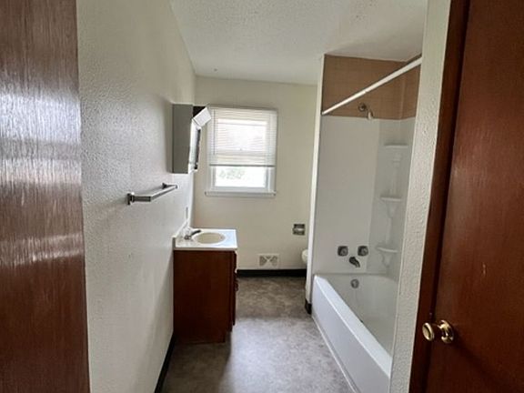 4th image of 312 W Ingals Ave
