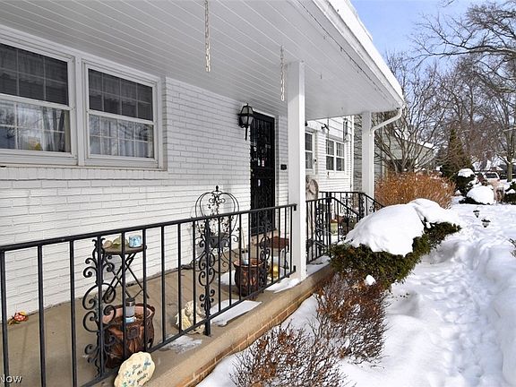 3rd image of 15991 Henley Rd