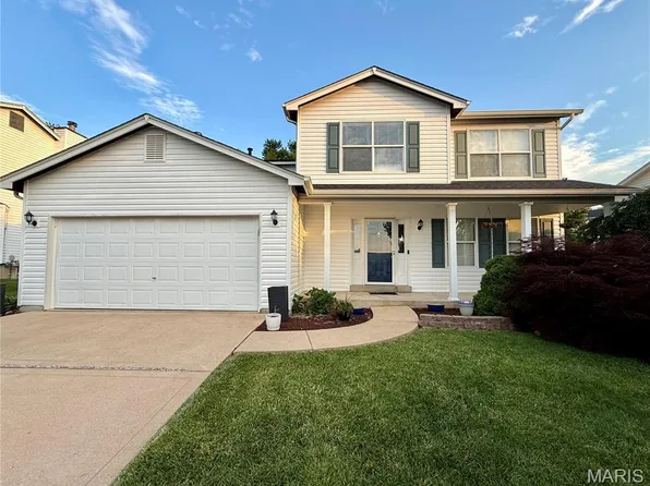 1027 Tower Park Dr, Saint Charles, MO 63304