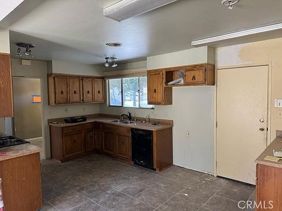 5th image of 1118 E Avenue J3