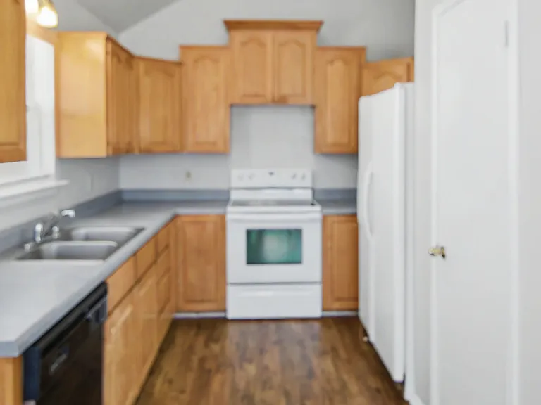 1502 Cedar Ln — Photo 4