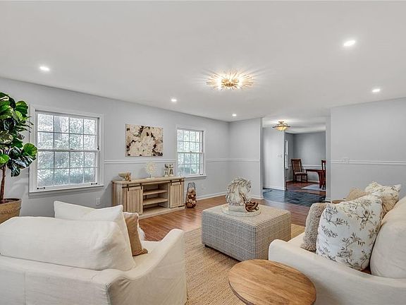 5th image of 3560 Embry Cir