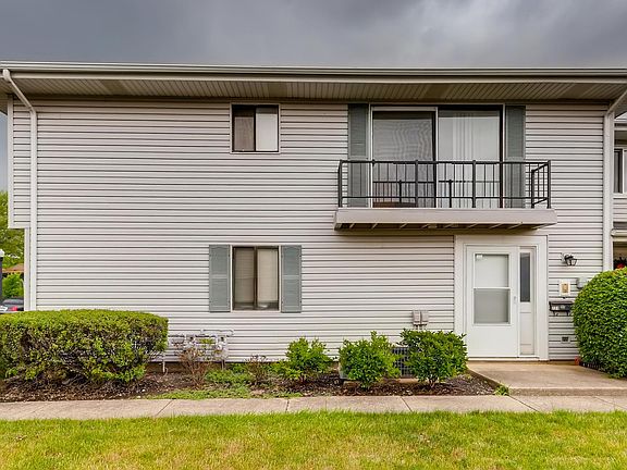2nd image of 221 Sagamore Ct #221