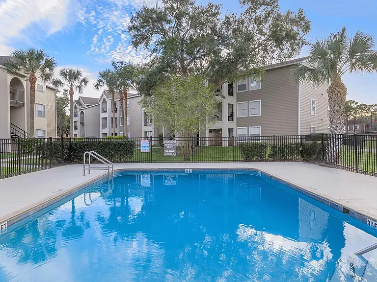 Walden Palms Apartments — Photo 11