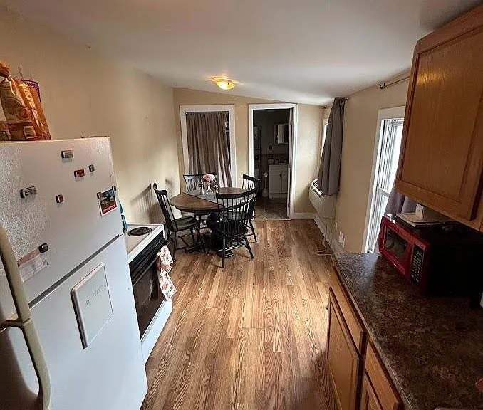 2333 W Clifton Ave #B4 — Photo 4