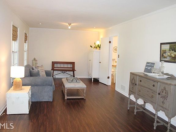 3rd image of 411 Johannah Pl